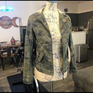 NWT Express Jacket | Xsmall | Camouflage